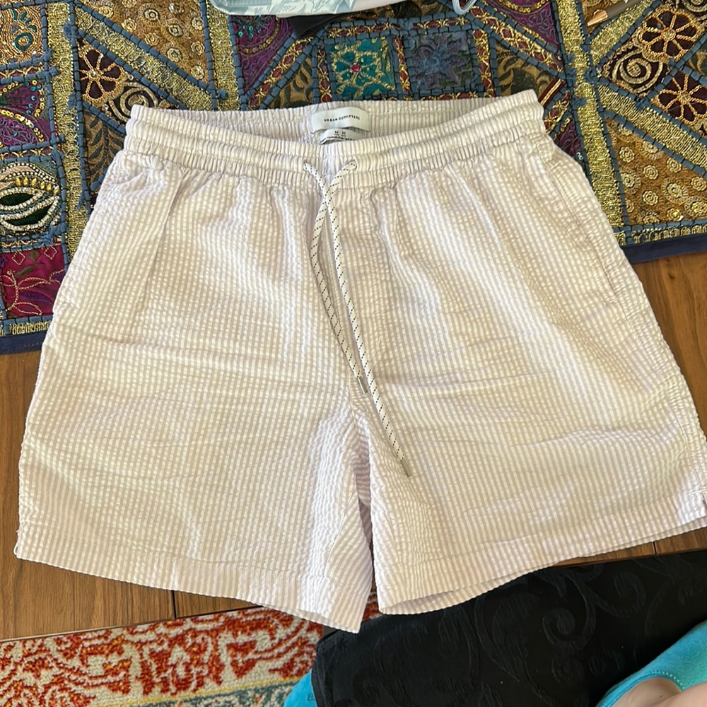 Men’s pink and white striped summer shorts